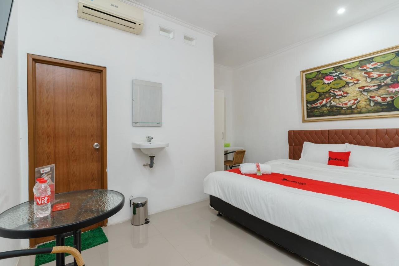 Reddoorz Syariah Near Universitas Borobudur Jakarta Exterior foto